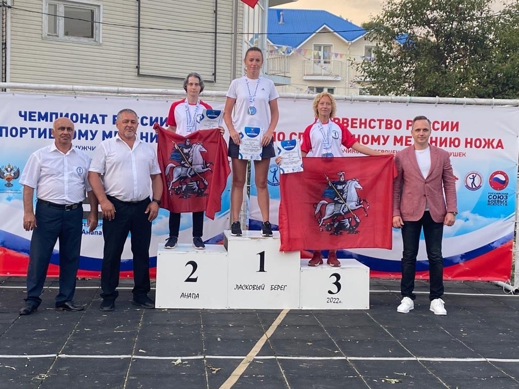 Чемпионка России по скоростному метанию ножей